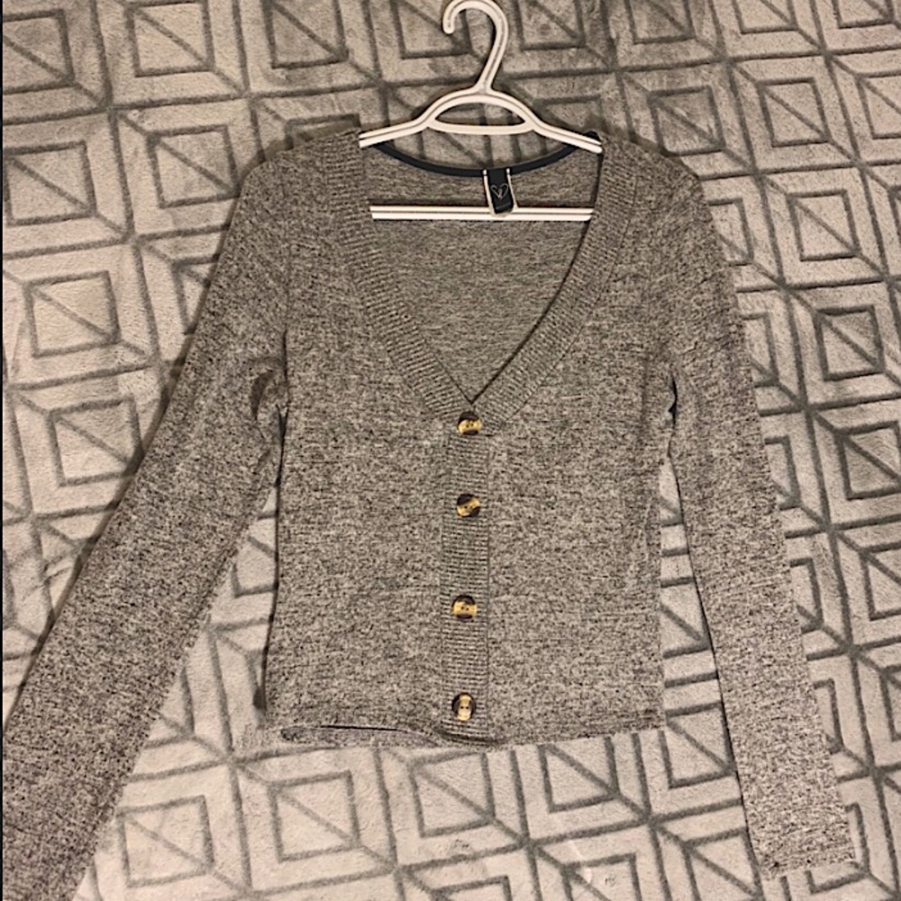 Grey waist length sweater. Light sweater.